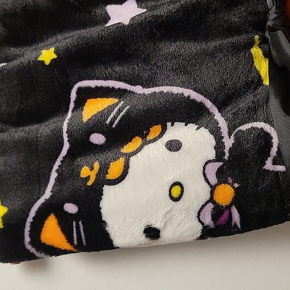Hello Kitty Holloween Throw Blanket - Picture 4 of 6